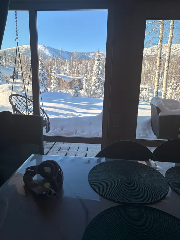 Современный дом с видом на горы