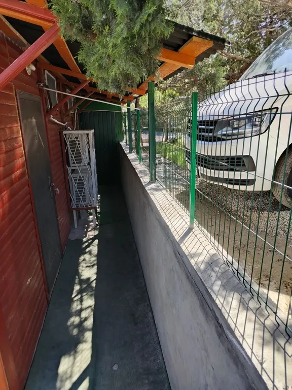 Экологичный деревянный коттедж в можжевеловой роще