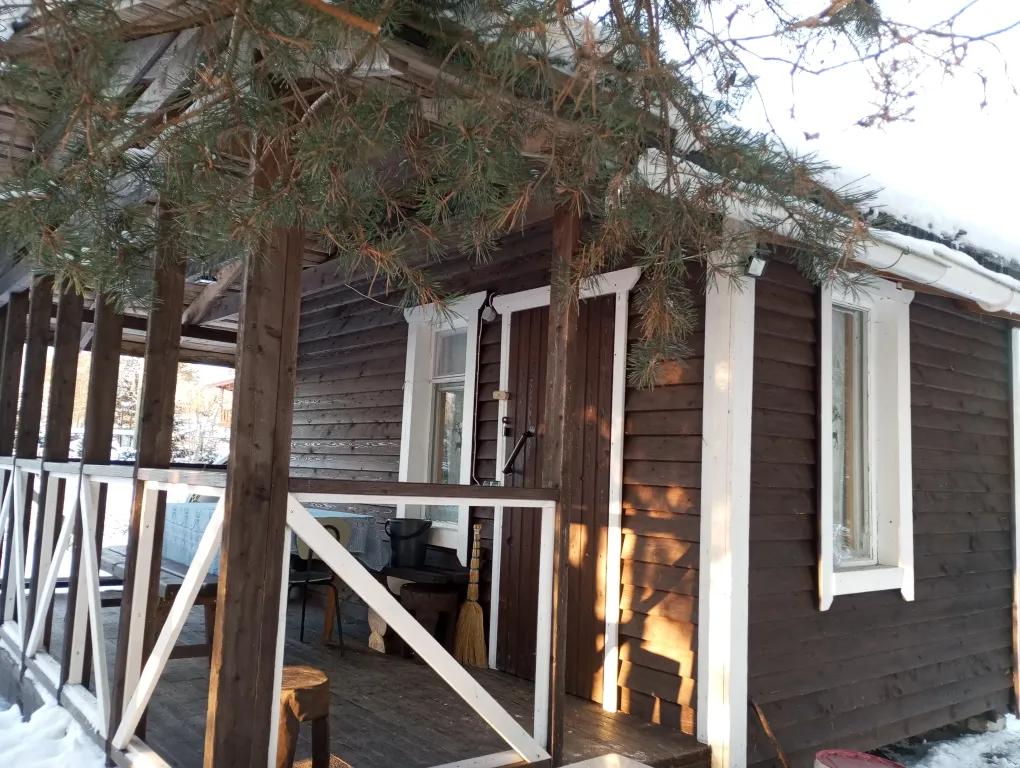 Домик у озера