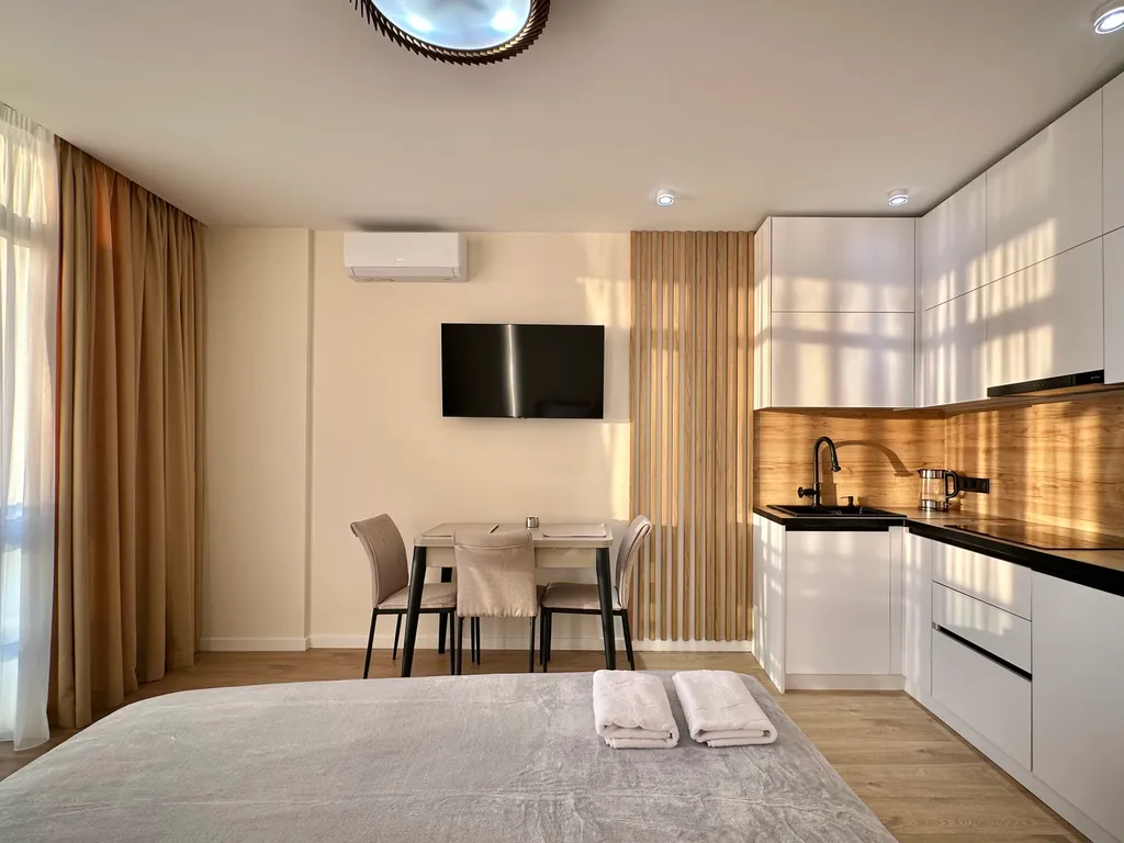 Стильная студия с видом на море и закаты