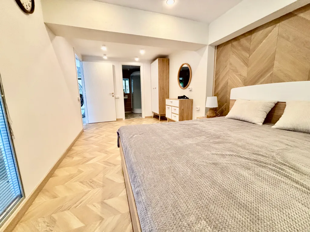 Кругозор туан-хаус с видом на реку