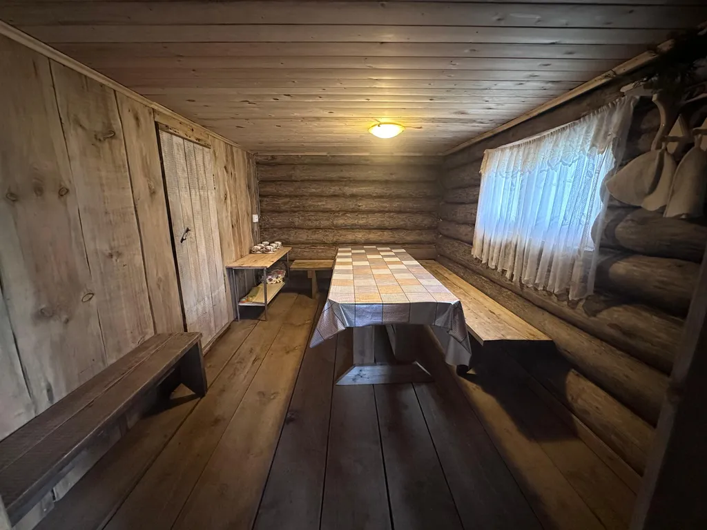 Уютный дом у озера