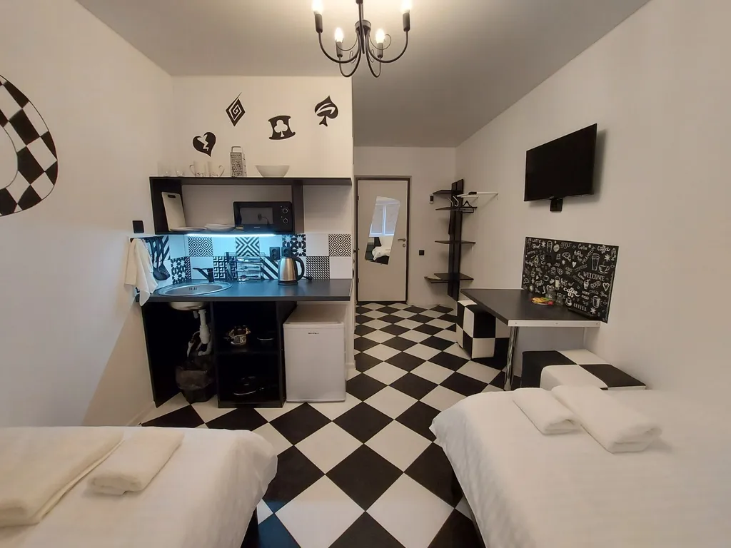 Студия Чеширский Кот в тихом районе с бесконтактным заселением