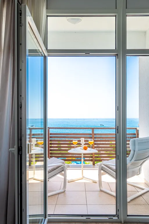 Апартаменты с видом на море и балконом №555