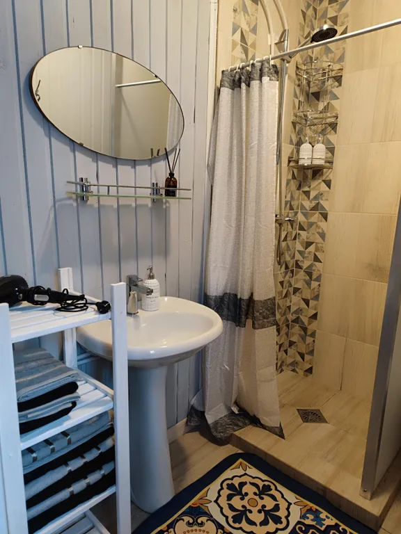 Дом с прудом