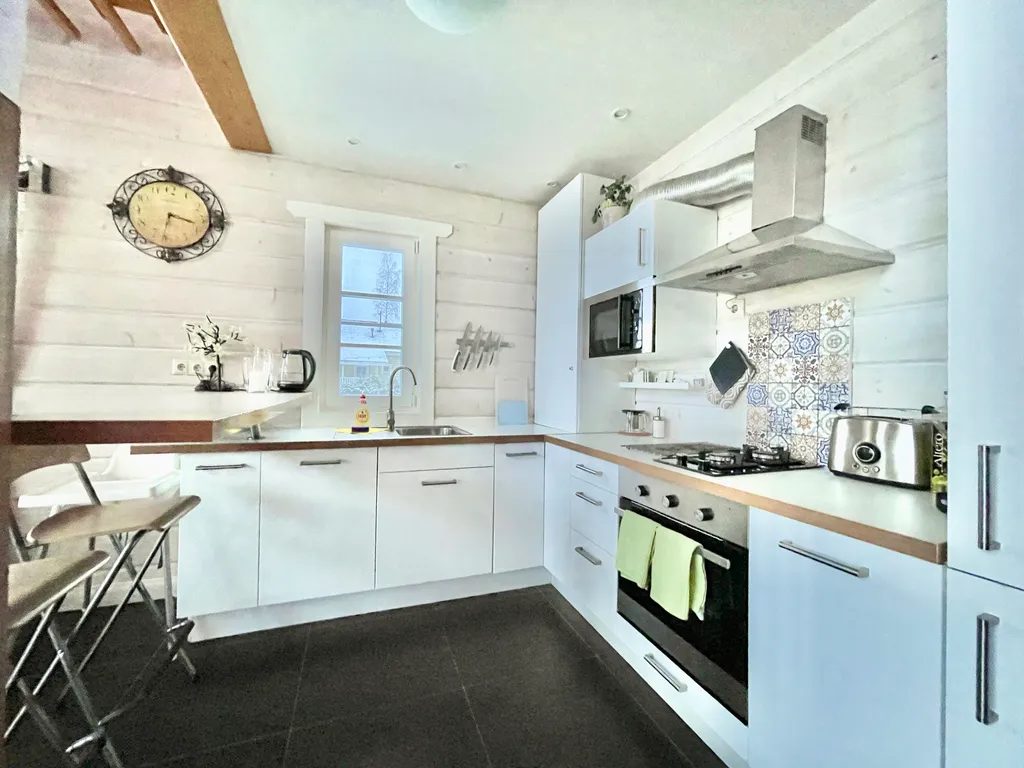 Коттедж сауной и камином