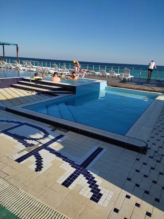 Евродвушка с красивым видом на море и 2 открытыми бассейнами