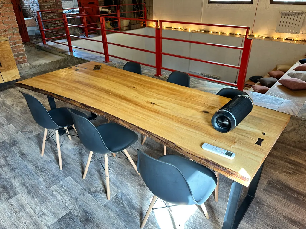 Таунхаус с кинотеатром в стиле лофт. 
3 минуты до Волги. Песчаный пляж