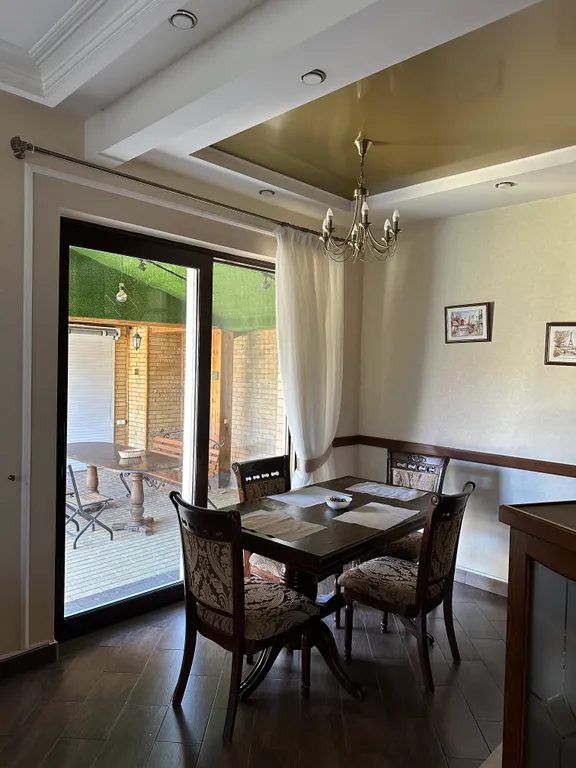 Сдается 3-х этажный дом