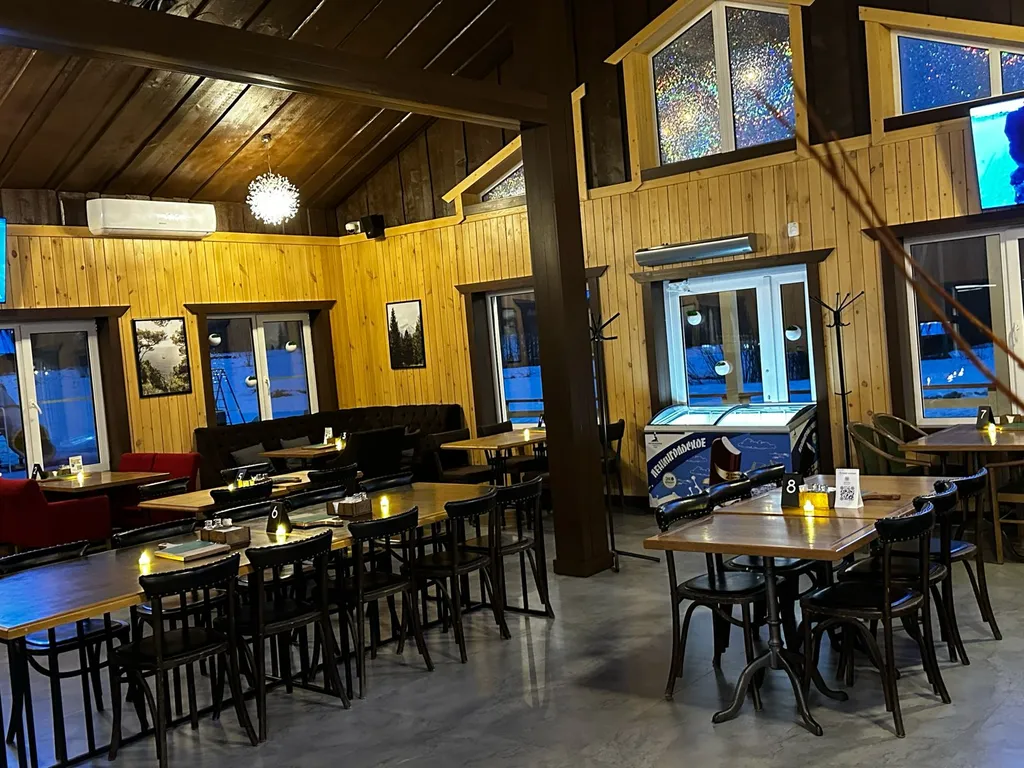 Коттедж Коттедж премиум - класса с сауной рестораном у леса — Коробицыно