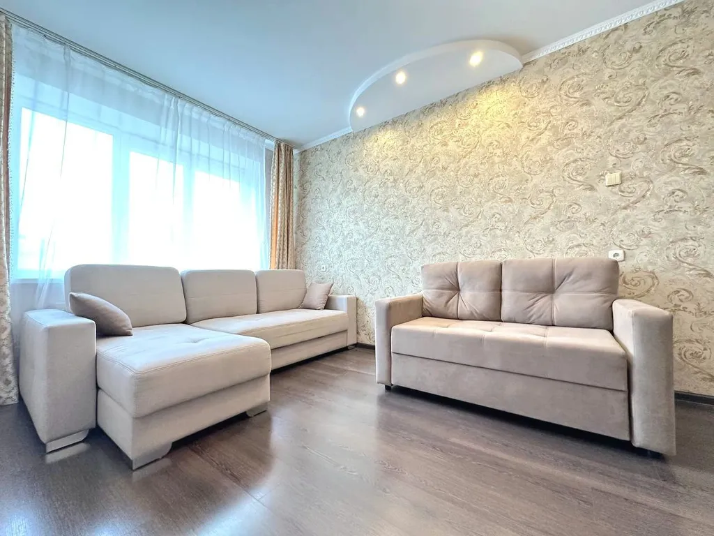 2-комнатная квартира с балконом рядом с Кузбасс-Арена и Ледовым дворцом