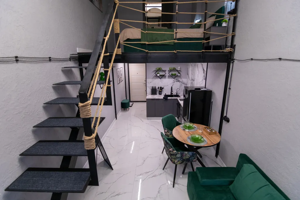 Двухуровневая студия с стильным современным ремонтом