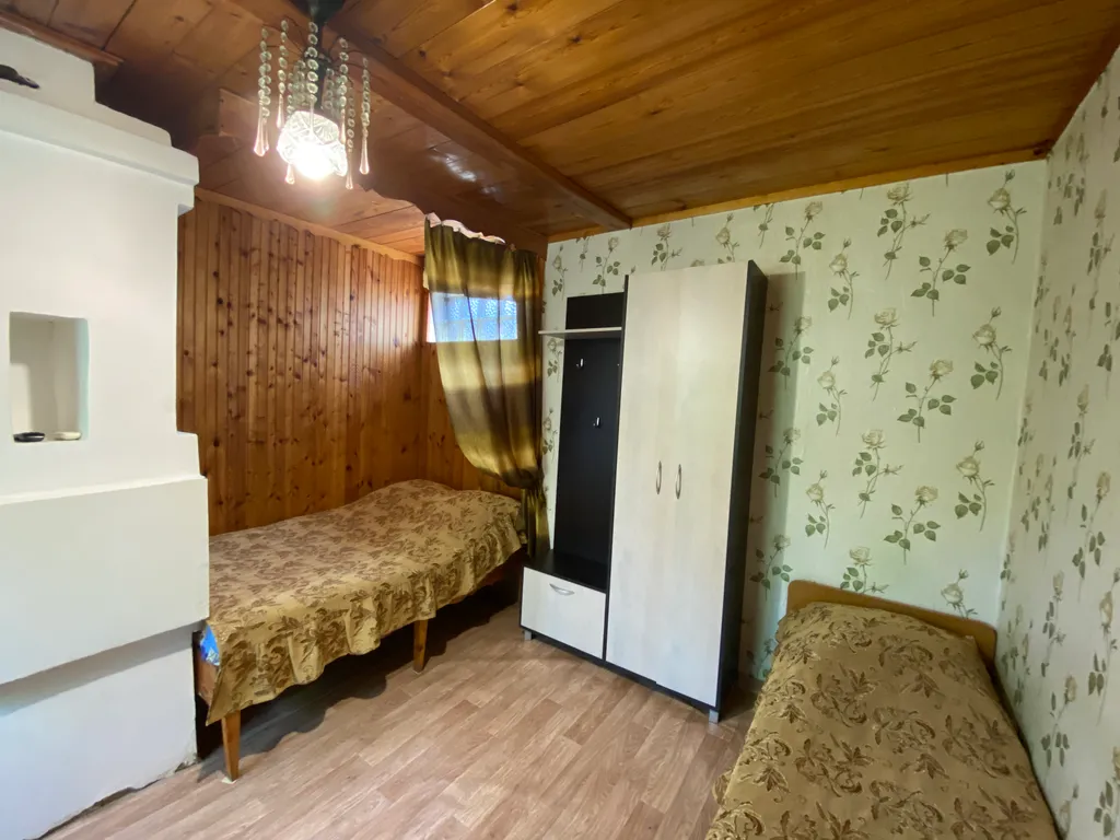 Тихий домик в цветущем саду