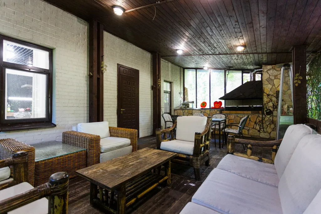 Дом с сауной и теннисными кортами