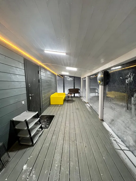 Дом и баня у реки