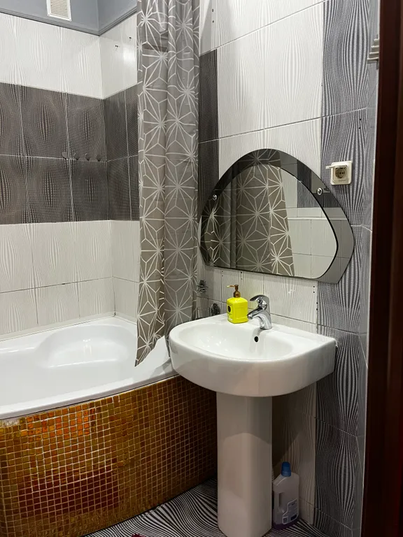 Квартира Трехкомнатные апартаменты Люкс — Колпино