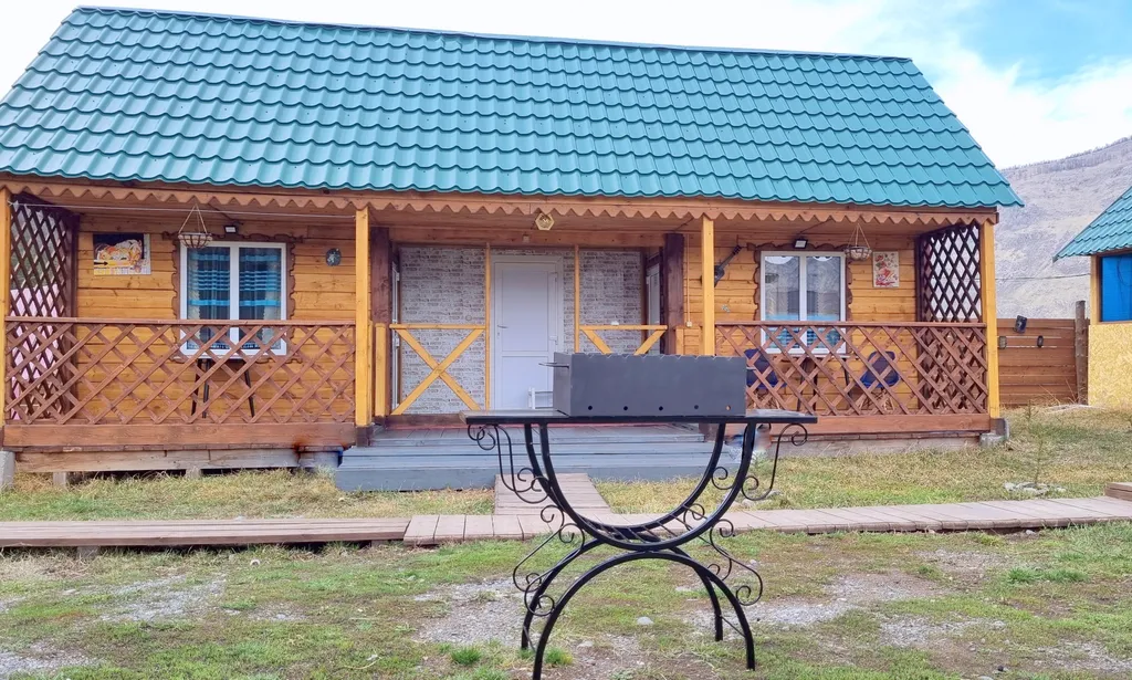 Двухместный домик с двумя отдельными кроватями и санузлом на два дома