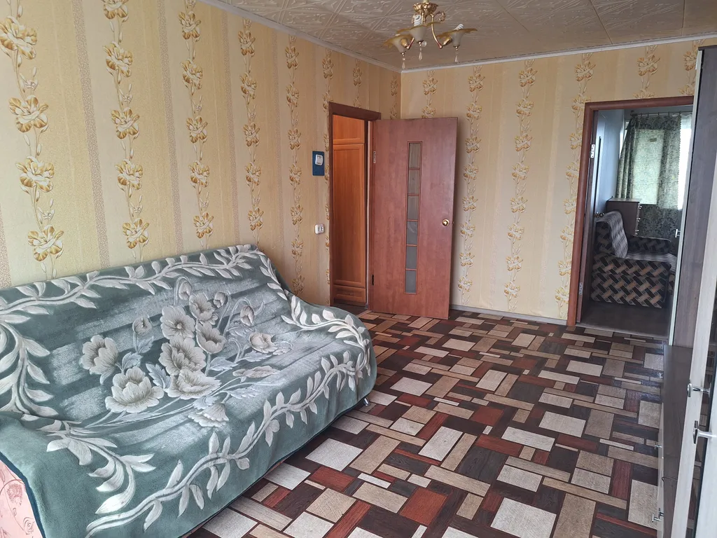 Квартира Трёхкомнатная квартира в удобном месте, рядом вокзал и автостанция — Тихвин