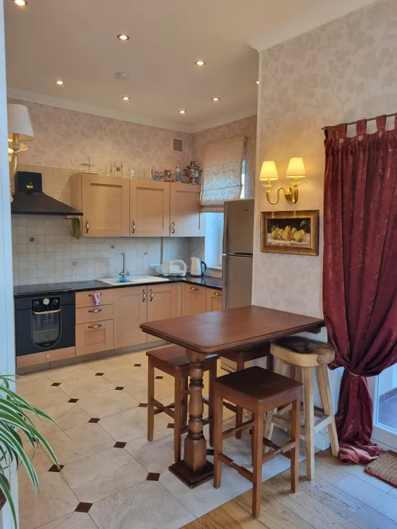 Вилла художника у моря с бассейном