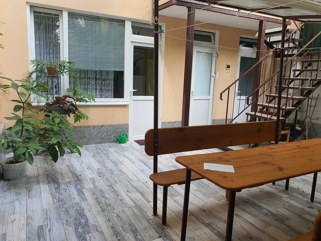 Квартира Ялтинский дворик — аренда посуточно в Отрадное