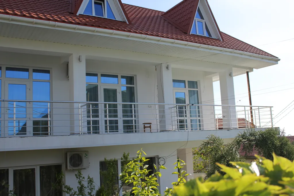 Дом с бассейном в районе Артека и горы Аю-Даг