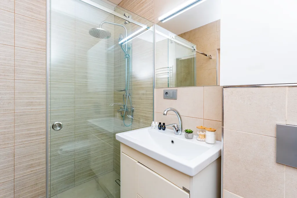 Стильная квартира с французским балконом в центре города