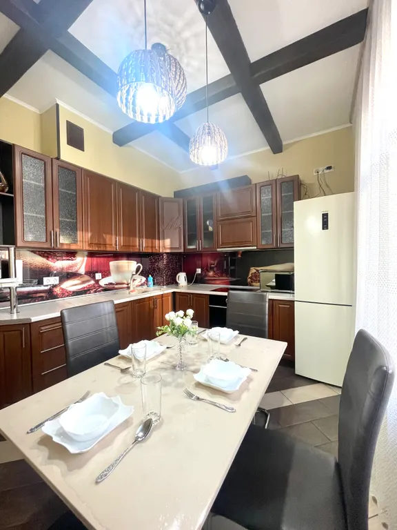 Рядом с бизнес отелем Азия в центре города