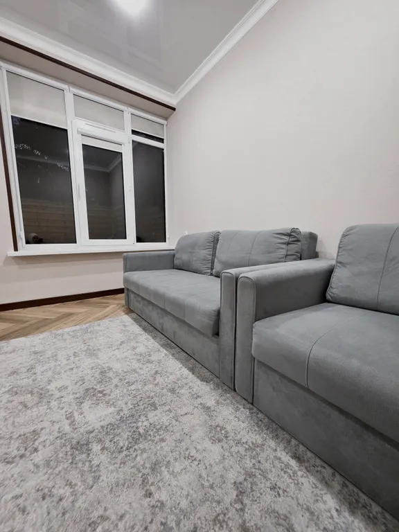 Уютный дом в сосновом лесу, рядом горная речка