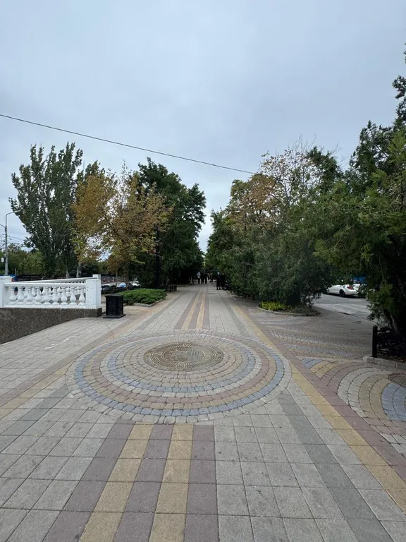 Уютная комната в самом центреВид из окна в парк Ростова-на-Дону