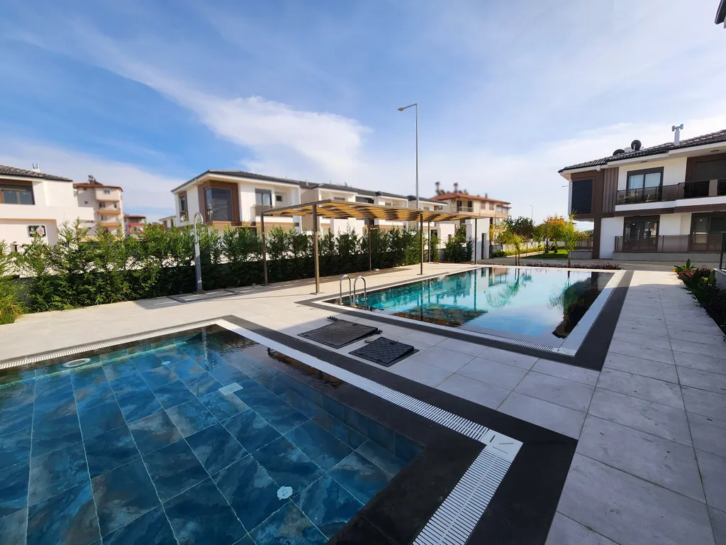 Квартира в комплексе с бассейном недалеко от пляжа