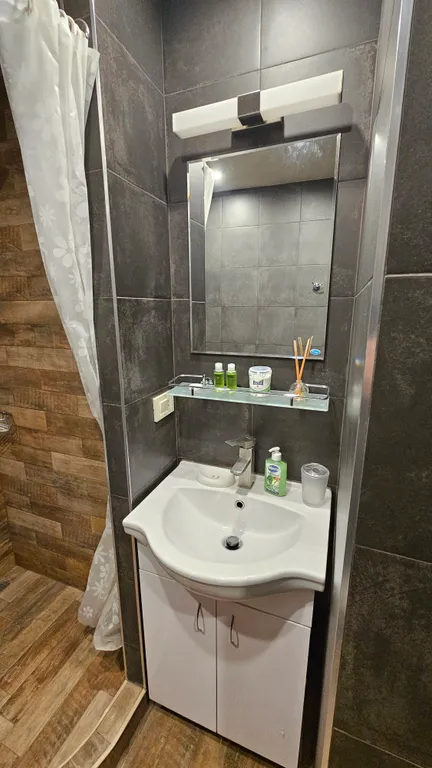 Просторная, светлая квартира с двумя спальнями, малый центр