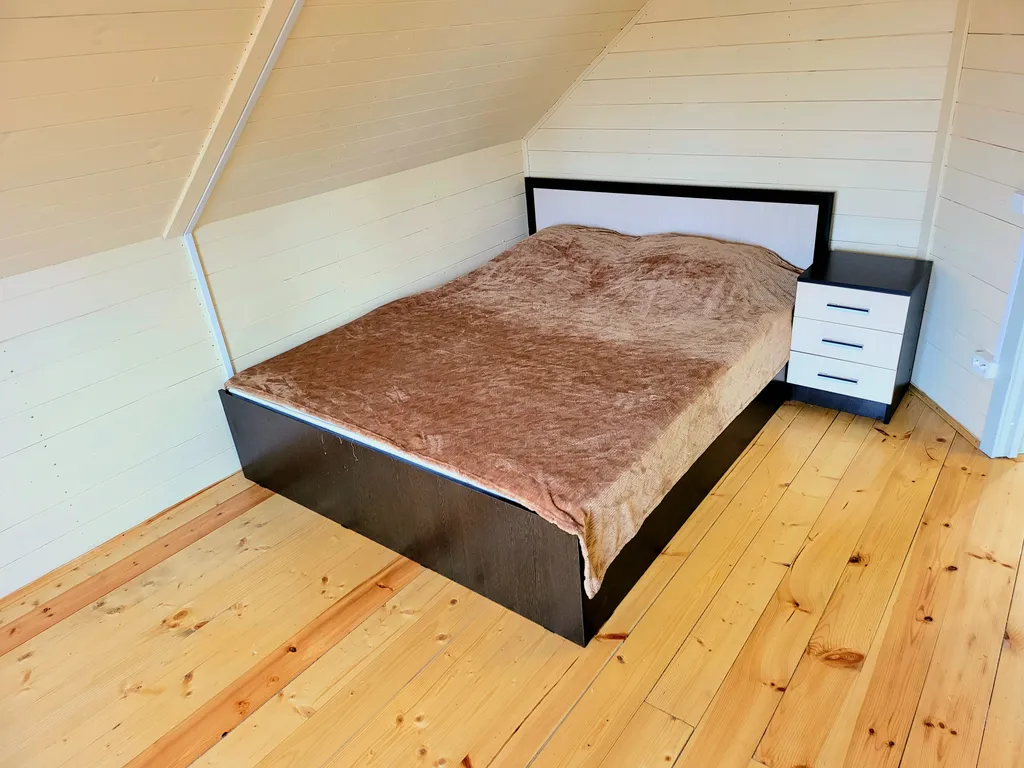 Дом с баней для большой семьи или дружной компании рядом с озером.