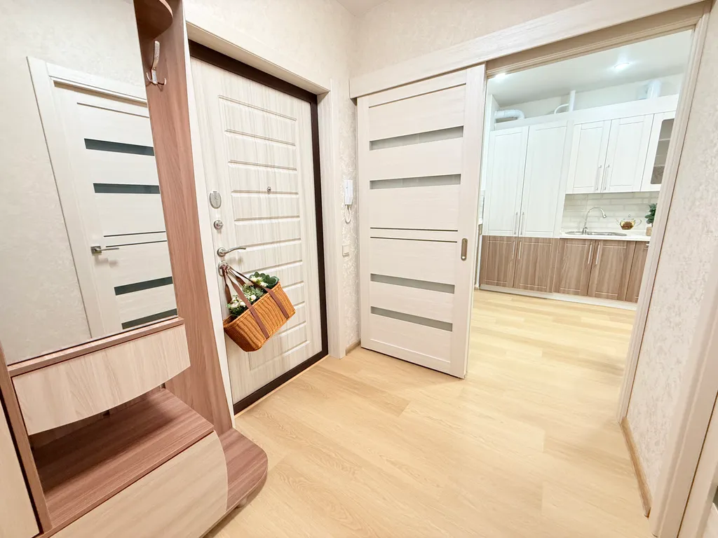 Новая однокомнатная у ТЦ Тополь