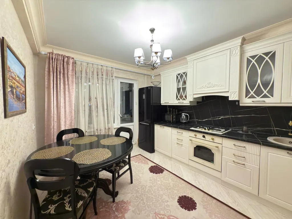 Аккуратная и уютная квартира в развивающемся микрорайоне города — аренда посуточно в Каспийск