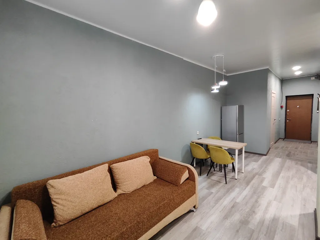 Однокомнатная квартира студия с отдельной спальней