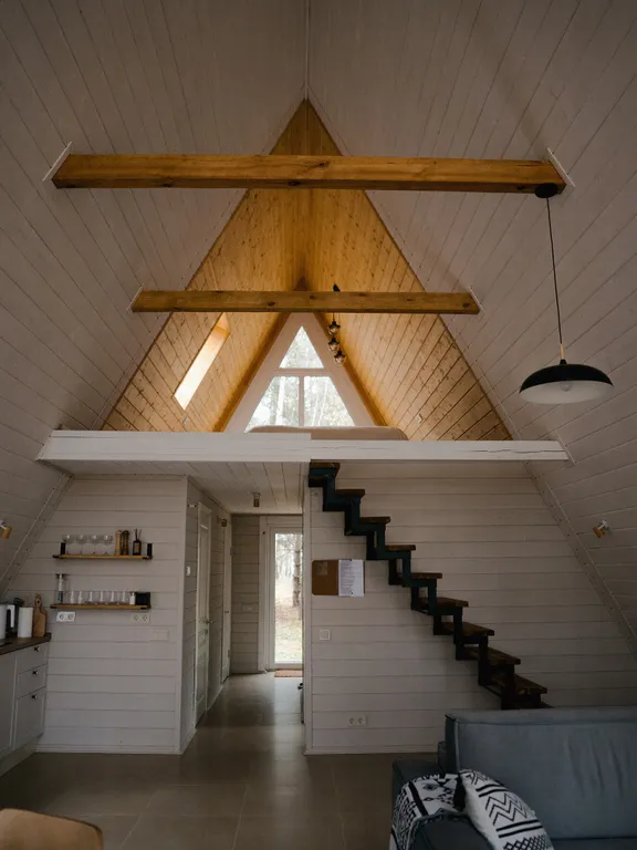 Коттедж Большой треугольный дом 90м2 с завтраком — Куровское