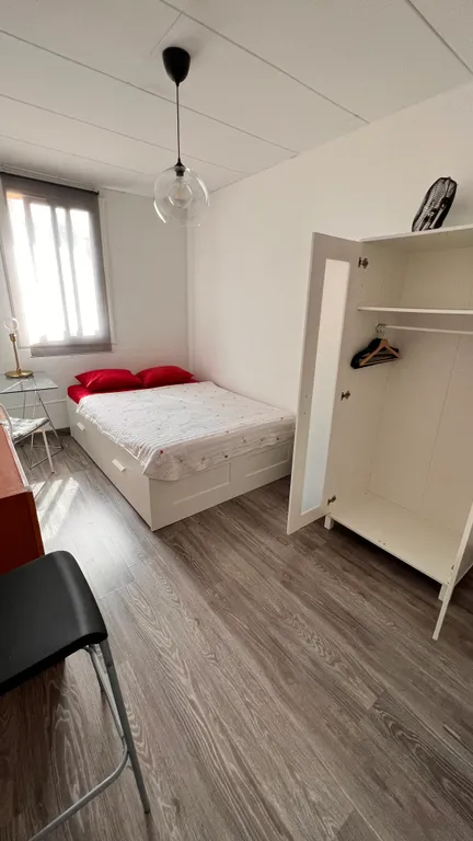 Комната около парка Монтжуик в центре