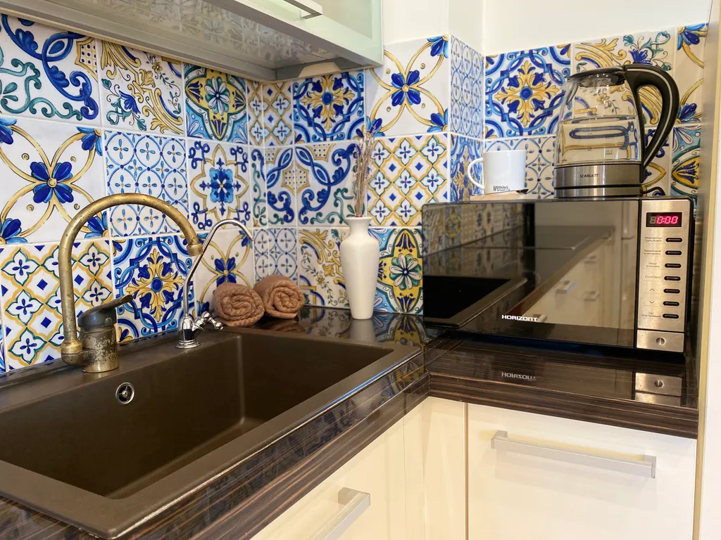 Через дорогу от ЛетоЛето Яркая 1+ квартира