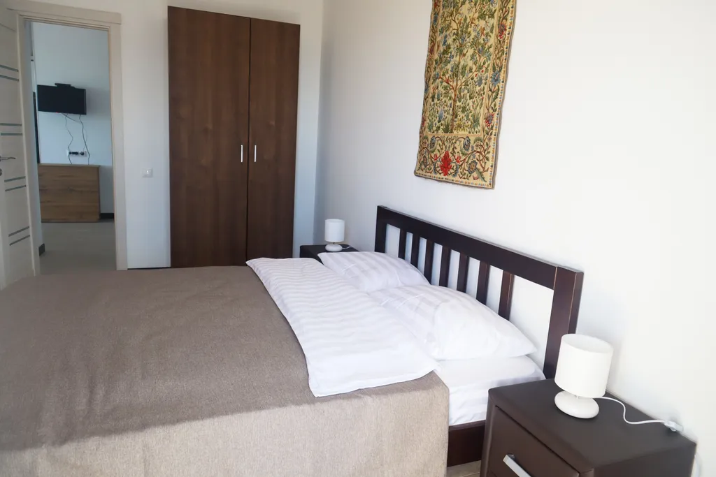 Квартира 3-комнатная Квартира — Кучугуры