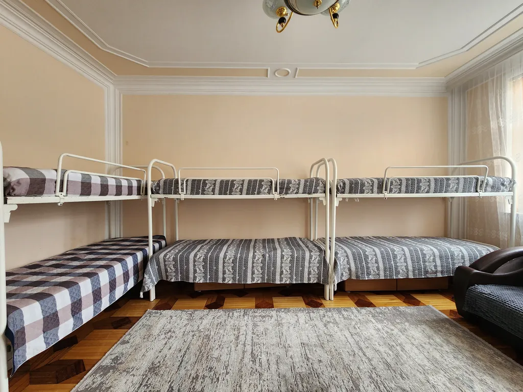 Уютный дом возле термального источника по дороге на курорт Мамисон