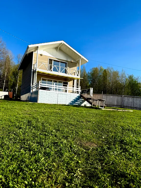 Речное поместье глэмпинг на берегу реки