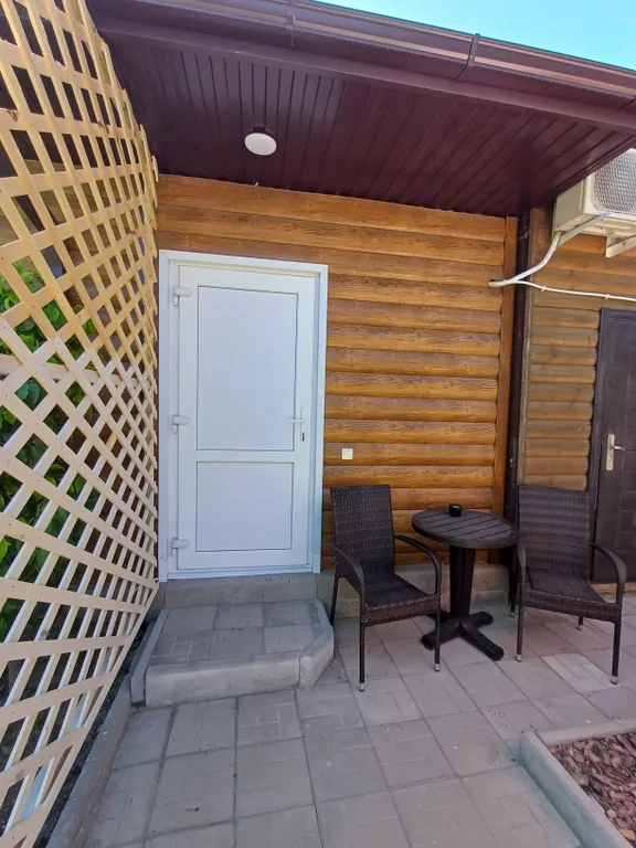 Домик с бассейном