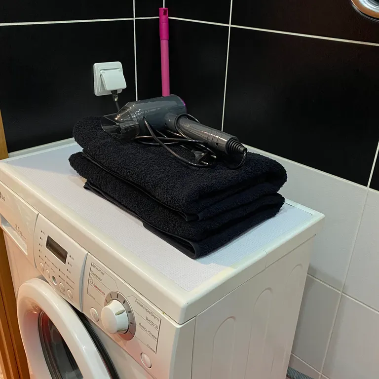 У Ледового дворца и областной больницы