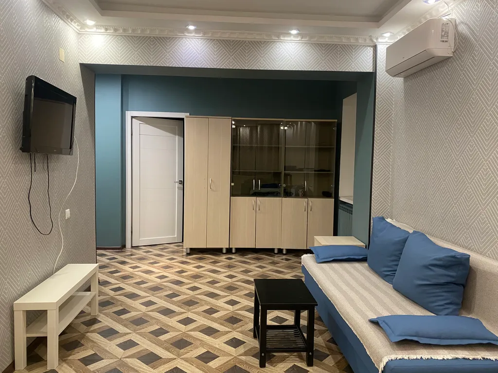 2 комнатная квартира на 1 этаже в самом центре Якутска