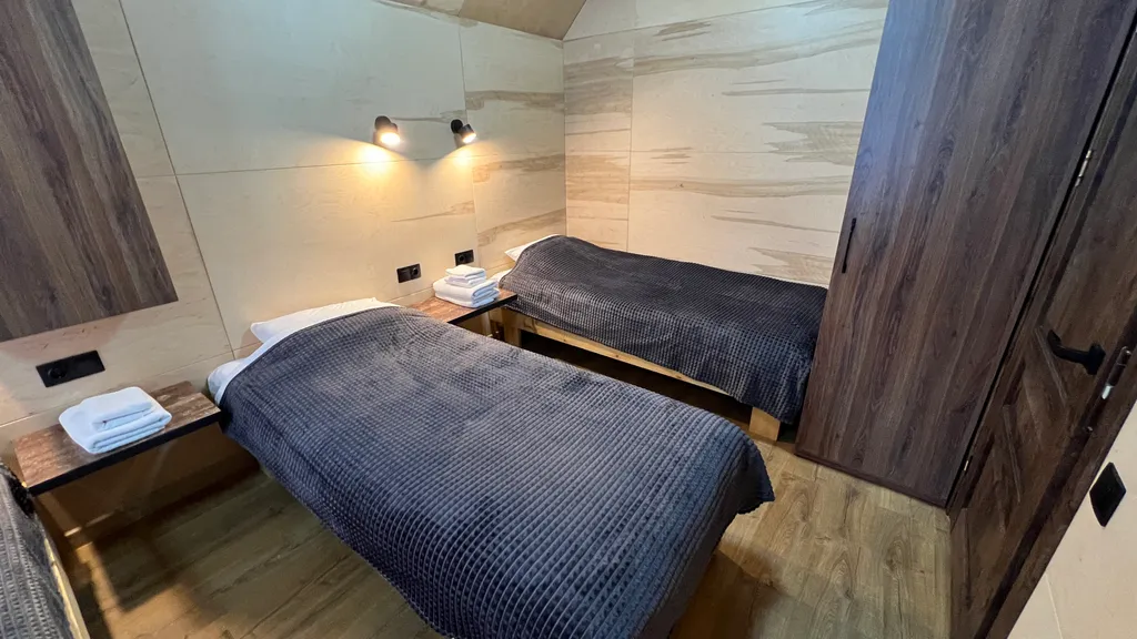 Дом вблизи подножья горы