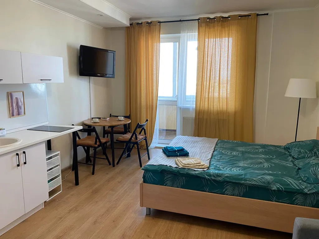 Квартира Уютная студия в ЖК Возрождение с красивым видом на город — аренда посуточно в Сургут