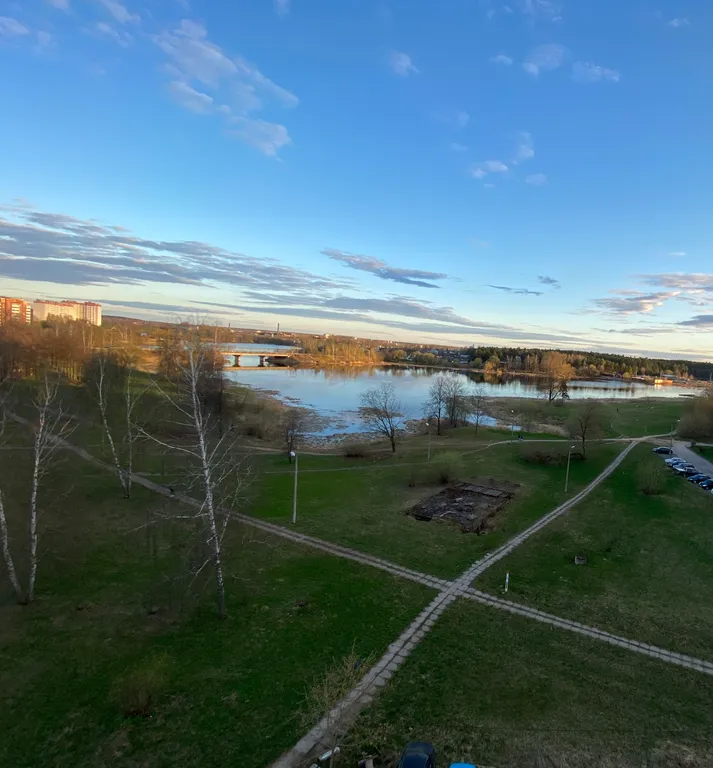 А из нашего окна, речка дивная видна