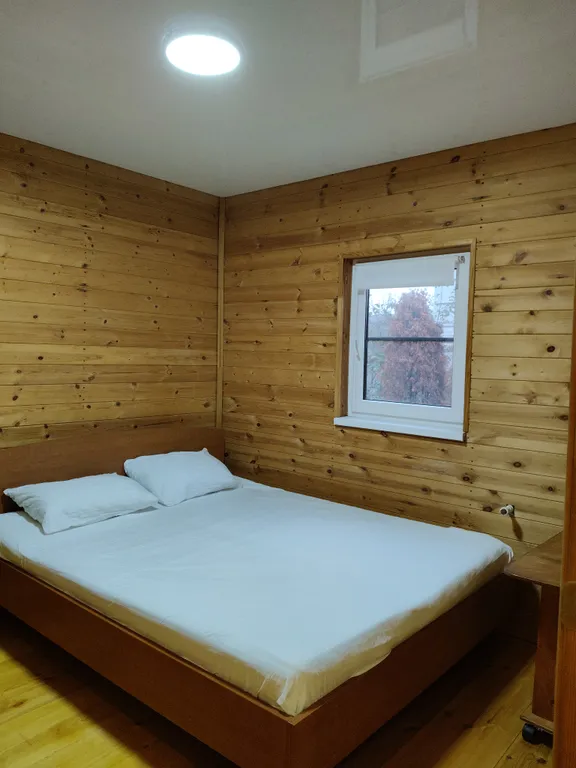 Деревянный домик у моря