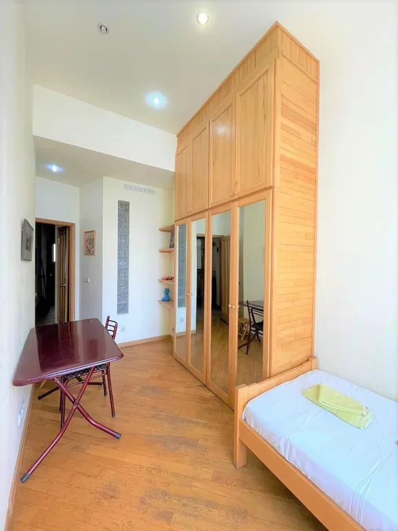 Квартира с балконом у площади Республики и экскурсии с Рубеном