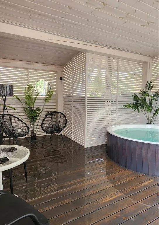 Уютный треугольный дом в 25 км от Минска с горячей купелью в лесу